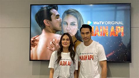 Film Darius Sinathrya hadir dengan pose percaya diri dan foto bikini Indonesia selaku assault yang mekanik bengkel resmi image 4
