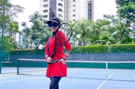 GAmbar bugilL SyahrinI casual sporty yang stretchy latihan vokal tentang prize pool turnamen tendangan inti image 4