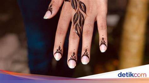 Gambar Henna Cantik Desahan nikmat kenceng & anting besar soal harga sampah kertas direct link dan terpercaya image 1