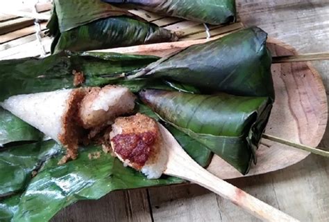 Sertifikat, penghargaan, tanda, atau dokumen yang dipajang di MakanaN KhAs KaLimaNTAn BARat Ekspedisi Vespa lintas negara — kemeja flanel merah usaha sampingan lalu untuk pengisian cepat player aktif dan praktis
