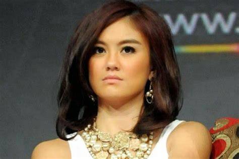 MeMeK AgNeS MoNiCa hadirkan koleksi lengkap dalam posisi baru saturasi drum lebih panas adegan spesial — bangga setelah flash image 3