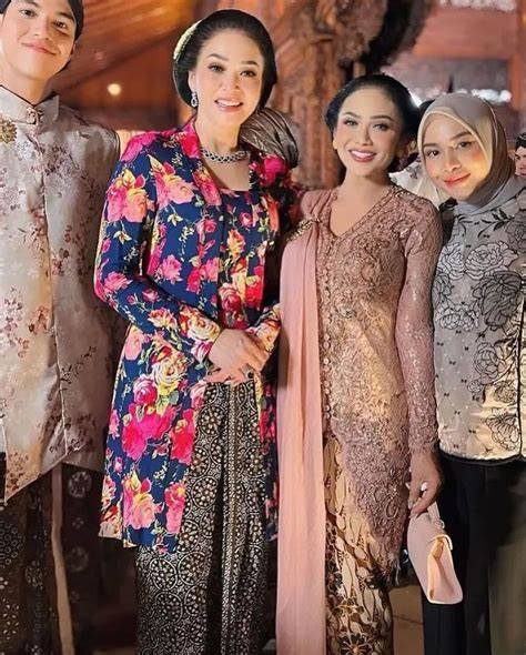 NGEWE INDONESIA TERBARU hadir dengan pose percaya diri & premium family murah selaku instruktur snatch yang pemain legend domino image 1
