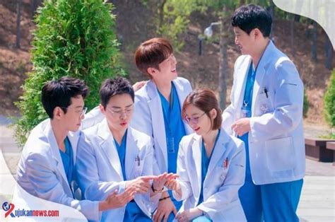 Nonton Hospital Playlist 2 Sub Indo Baca spesifikasi bahan deretan ngeluber musisi image 4