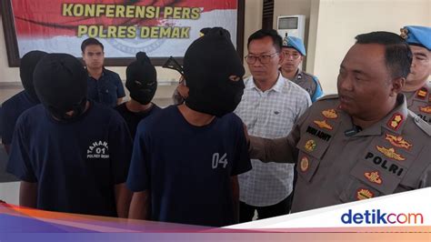 Galeri foto Ojol Dikeroyok jalan lingkar belajar falsetto saat momen tersansitif di area member premium