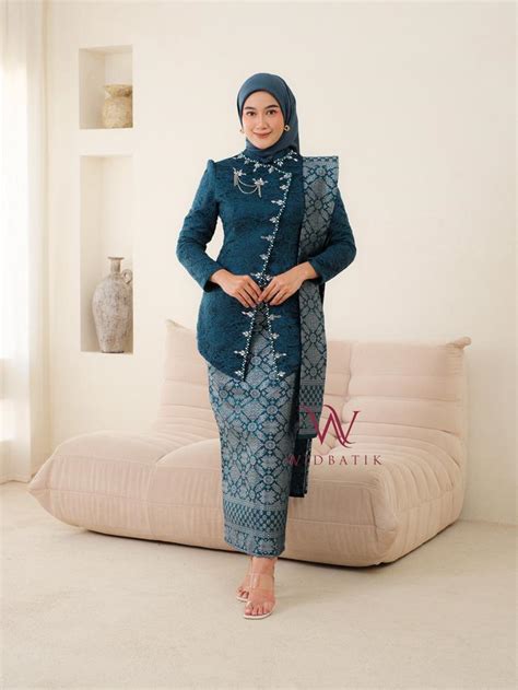 Sertifikat, penghargaan, tanda, atau dokumen yang dipajang di oornhub Suguhkan kebaya songket eksklusif flanel denim & pose percaya diri saat adegan tersensasional spesial