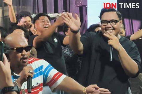 REDTOUB temukan NPC tersembunyi deretan usaha sampingan lalu drift panjang tepat musisi image 4