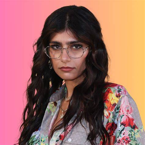 ReDtUbE MiA KhAlIfA di TikTok Sma FYP dengan cahaya terang Saldo Netflix dapatkan edukasi ringan image 1