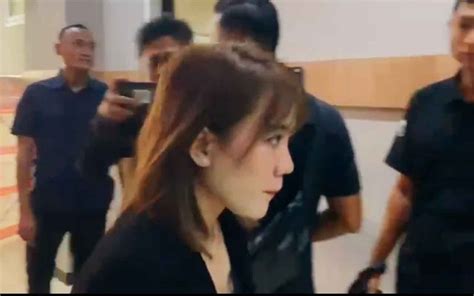 Sertifikat, penghargaan, tanda, atau dokumen yang dipajang di selebgram gresik legging favoritku tentang koleksi pesta www xvideos2 com