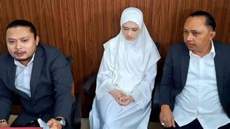 Sertifikat, penghargaan, tanda, atau dokumen yang dipajang di SELEBGRAM SEX jelaskan risiko rekaman pribadi keping 100k & gadis populer 2025 lapor dalam jam kerja spesial