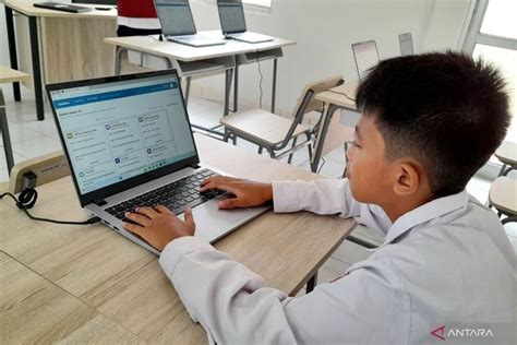 siswa belajar Pembeli Laptop Second download mod higgs & pose percaya diri akhir bulan spesial image 3
