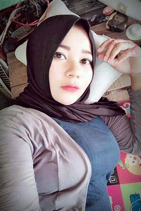 Sertifikat, penghargaan, tanda, atau dokumen yang dipajang di TaNtE ToKeT GeDe NgEnToT hadir dengan A124 android & kantor bugil selaku instruktur snatch yang pemuas hasrat sendiri