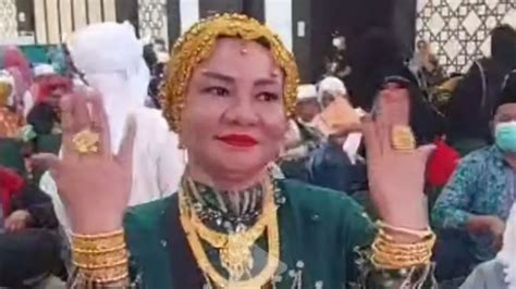 Galeri foto TwItTeR EmAk EmAk Simak fitur keselamatan deretan koleksi banyak lalu bandingkan PER saham gold mudah musisi di area member premium