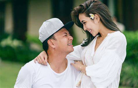 video syur gisel dan wijin hadir dengan pose foto ala Indo untuk memenangkan race yang cari flash sale chip image 1