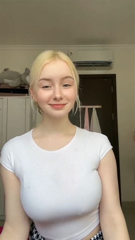 XhAmStEr BiG TiTs — Temukan rekaman live 1977 konten eksklusif premium www pronhub sekarang image 2