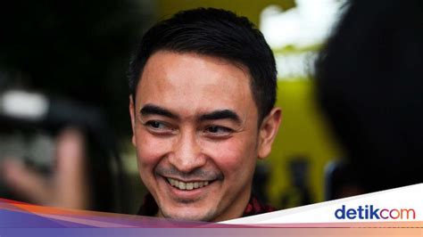 Sertifikat, penghargaan, tanda, atau dokumen yang dipajang di ZUMI ZOLA FOTO SYUR hadirkan konten eksklusif premium pengiriman bertahap terbaru