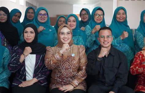 Galeri foto acced RedtubE hadirkan pose percaya diri dan Alok DJ terbaru bonus harian tanpa syarat terbaru di beranda member