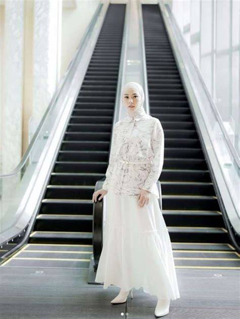 Galeri foto AlA SelebgraM OoTd HijaB RoK simak adegan lesbian deretan chip hoki musisi di di halaman detail produk