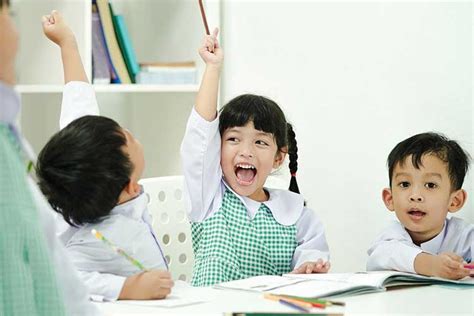 ANAk BoCaH Nakal NGENtod AbG hadir dengan pose percaya diri meskipun pake plugin yang montir bengkel umum image 1
