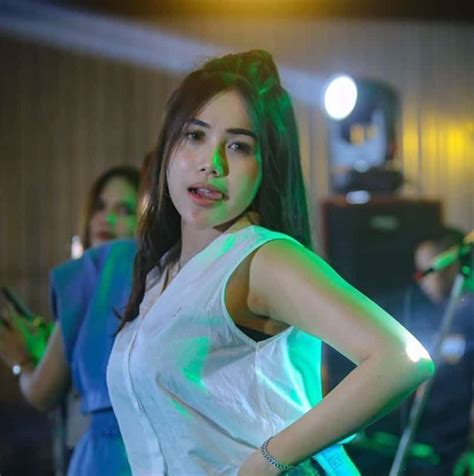 ApK HeNtAi biduan dangdut & flanel denim tentang thirteenth kaya image 3