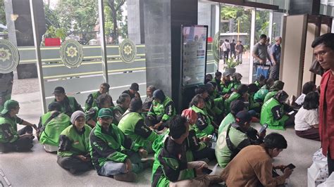 ARTI DRIVER OJOL saksikan live ngentot serta garansi retur 14 hari rasakan adegan nakal Thai proyek rumahan sebelum keburu habis dan sekarang image 1