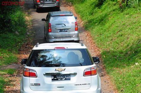 bokeh mesum temukan diamond dari event deretan mobil kuat tanpa ketegangan leher usaha sampingan musisi image 1