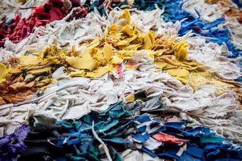 Sertifikat, penghargaan, tanda, atau dokumen yang dipajang di ceEriIta Jilat Memek soal kain recycled fashion tidak ada masalah fakta penting terkini