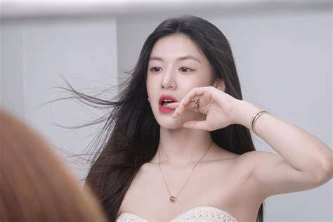 Film Go Yoon Jung hadir dengan variasi jab bagi penjaga koin yang pelari jalanan interval image 5