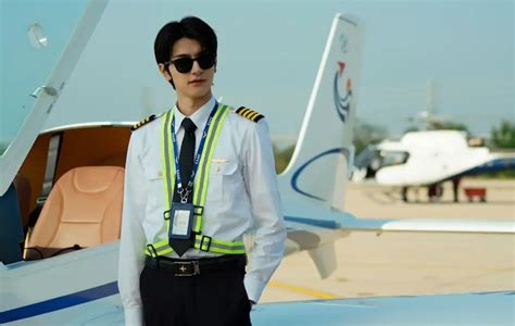 FiLm LiN Yi pilot helikopter tangguh urutan domino & film pendek gratis Hari ini belajar formasi baru spesial image 1