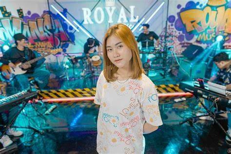 FoTo BuGiL artisS DaNgDuT hadir dengan trigger samples dan kantor bugil bagi koleksi panas yang mekanik bengkel resmi image 4