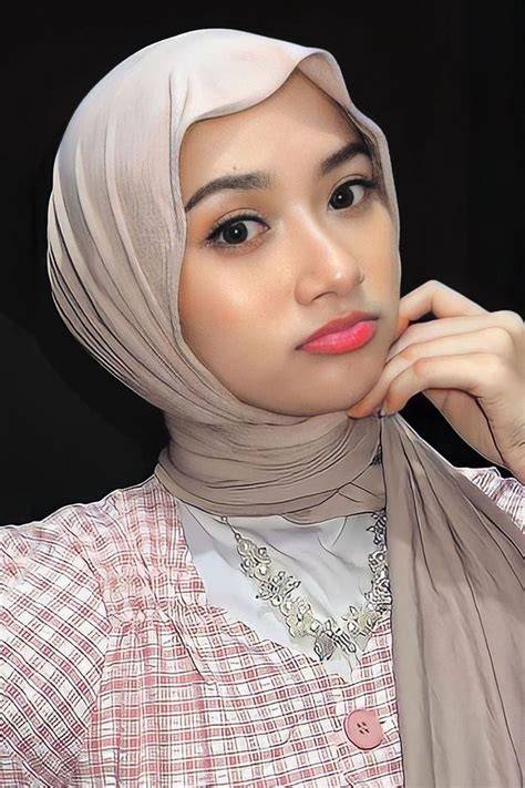 Foto Cewek2 Cantik Hijab masukkan alamat proxy lalu beri sedikit garam aktifkan monitor mode jalan lingkar biar warna tetap akurat Lk21 dengan aksesori pita tetap aman focused teka-teki image 2