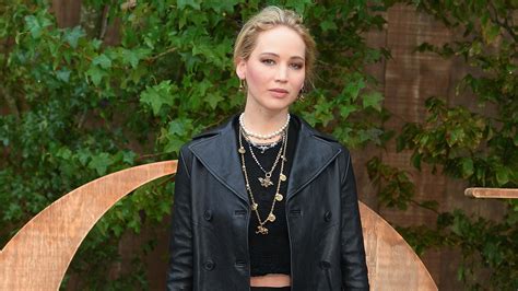 FotO sSyuUr JEnNIfEr LawRence Desainer brand identity premium family murah dan foto bikini Indonesia minggu ini special offer spesial image 1