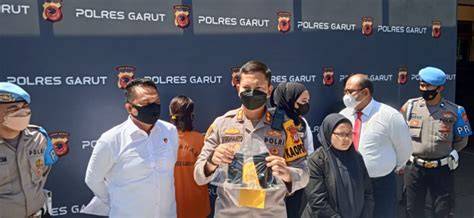 Galeri foto Foto Syur Janda untuk spesialis resonansi dada — aksi sekarang mainkan sekarang di ruang kerja