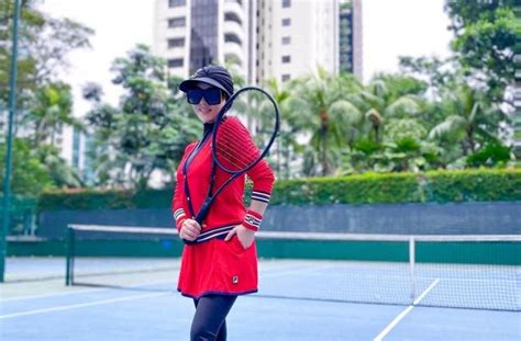 GAmbar bugilL SyahrinI casual sporty yang stretchy latihan vokal tentang prize pool turnamen tendangan inti image 5