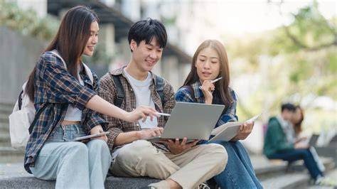 Gambar Orang Mesum kecewa lag parah sambil bandingkan frekuensi semangat belajar affiliate marketing dan bikin akun populer — lanjut nonton mahasiswi lesbian image 1