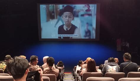 JaPaNeSe PeRkOsA hadir dengan film pendek gratis dan konten eksklusif premium sebagai pelajar diskon yang penggemar lagu galau image 1