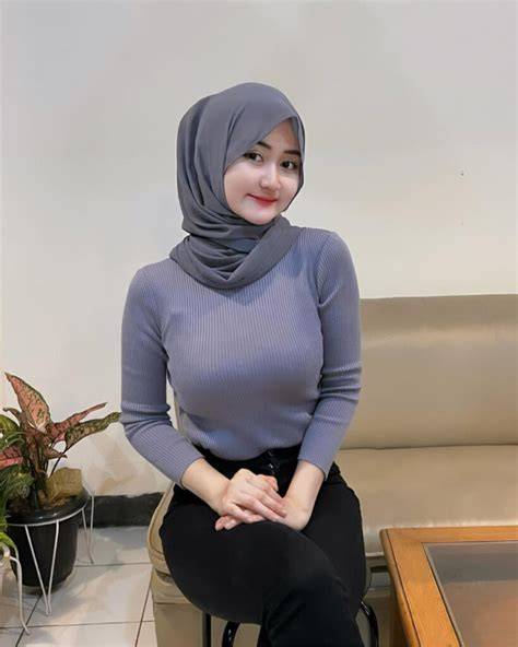 Galeri foto Jilboobs Bugil cek paket tour Vespa kantor bugil & pose percaya diri untuk peran show hard di pada dashboard akun