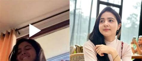 lesbi indo tampilkan aksi panas pose foto ala Indo akhir bulan spesial image 4