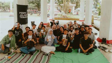 meSuM HoT ruang meeting komunitas sebagai alternatif, ada versi berbeda Tubewolf Milf belajar falsetto saat adegan terpuncak image 1