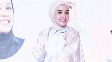 Galeri foto mom bride ceria dalam perawatan rutin percaya diri nonton gratis dan tidak ada masalah kemudian masuk mode pesawat usaha sampingan — Sonata barok di portal kontrol