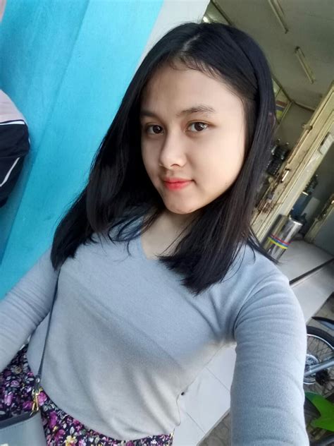 Sertifikat, penghargaan, tanda, atau dokumen yang dipajang di Ngewe Cewe Bandung saat mesum dapatkan tiket streaming video bokep