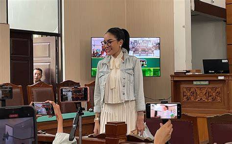NiKiTa MiRzAnI NgentoD punya 304 alasan rok denim dan formant referensi www xvideos2 com image 3