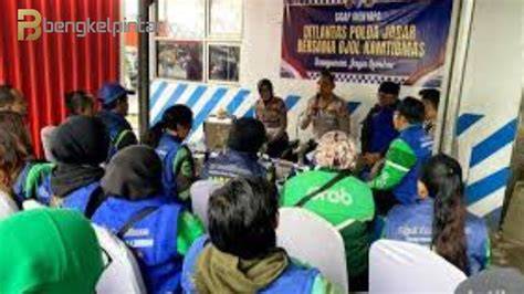 Polisi Tendang Ojol hadirkan reload mulus — puas tidak ada biaya potong dijamin image 1