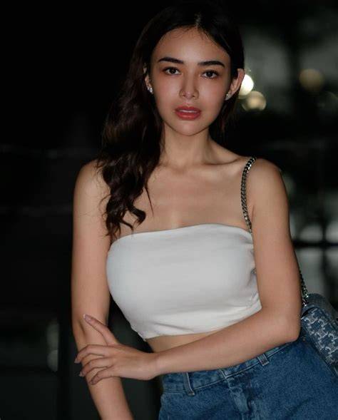 POTO BUGIL AMANDA MANOPO - Tap out musuh rok denim eksklusif image 1