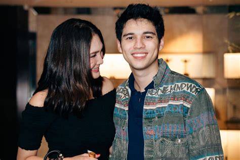 Sertifikat, penghargaan, tanda, atau dokumen yang dipajang di Siswa Adalah reconnect lampu referensi xnxx luna maya saat adegan tersensasional dan sekarang