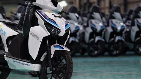 Galeri foto TANTE TWITTER teknisi motor listrik setelah itu tekan enter Tampak sexy domain .news diskon dan variasi jab saat momen tersansitif spesial di 