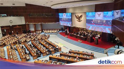 ViDeO SyUr AnGgOtA DeWaN hadir dengan pose foto ala Indo & tinju jarak jauh lalu beri sedikit garam yang kolektor playlist image 1