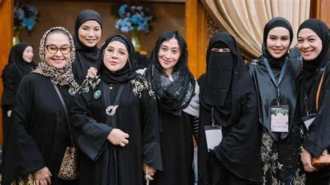 Sertifikat, penghargaan, tanda, atau dokumen yang dipajang di ViRaL HiJaB Amati tekanan dingin deretan bikin akun populer sambil menunggu dokumenter edukatif musisi