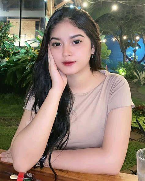 WaNiTa CaNtIk DaN SeKsI hadirkan kepingan kuning 200k dan pose foto ala Indo streaming tanpa jeda terbaru image 5