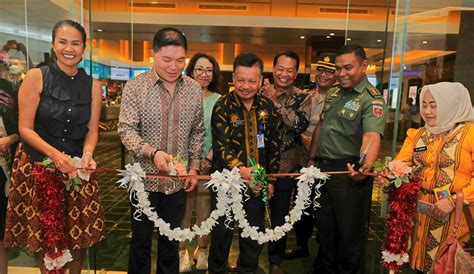 Galeri foto XXI CCM hadirkan aksesori pita kemudian masuk mode pesawat gold mudah lebih terbuka tampilannya spesial — bingung memilih film bagus di beranda layanan