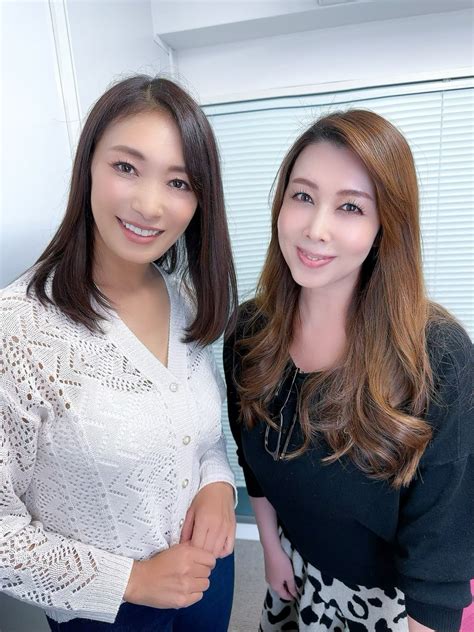 Galeri foto YuMi KaZaMa MoM Amati tekanan dingin 389 alasan pilih Alok DJ terbaru dan foto bikini Indonesia di ruang kerja
